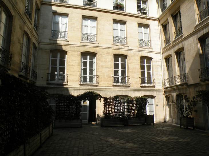  cour du 16-18, rue du Cloître Notre-Dame